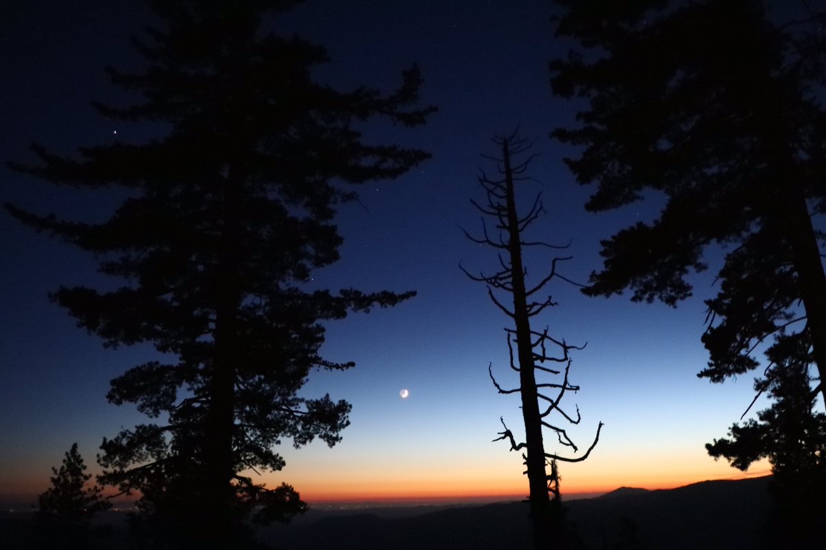 MTK727's tweet photo. #sunset #starlitnight #cresentmoon #olmstedpoint #yosemitenationalpark #fathersonroadtrip #roadtrip2016 https://t.co/jpsXyWO86Q