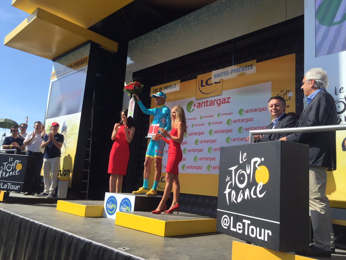 XDSAstanaTeam's tweet photo. Well deserved price for our @vincenzonibali! #TDF2016 #mostcombactive https://t.co/vkfLaeW27h