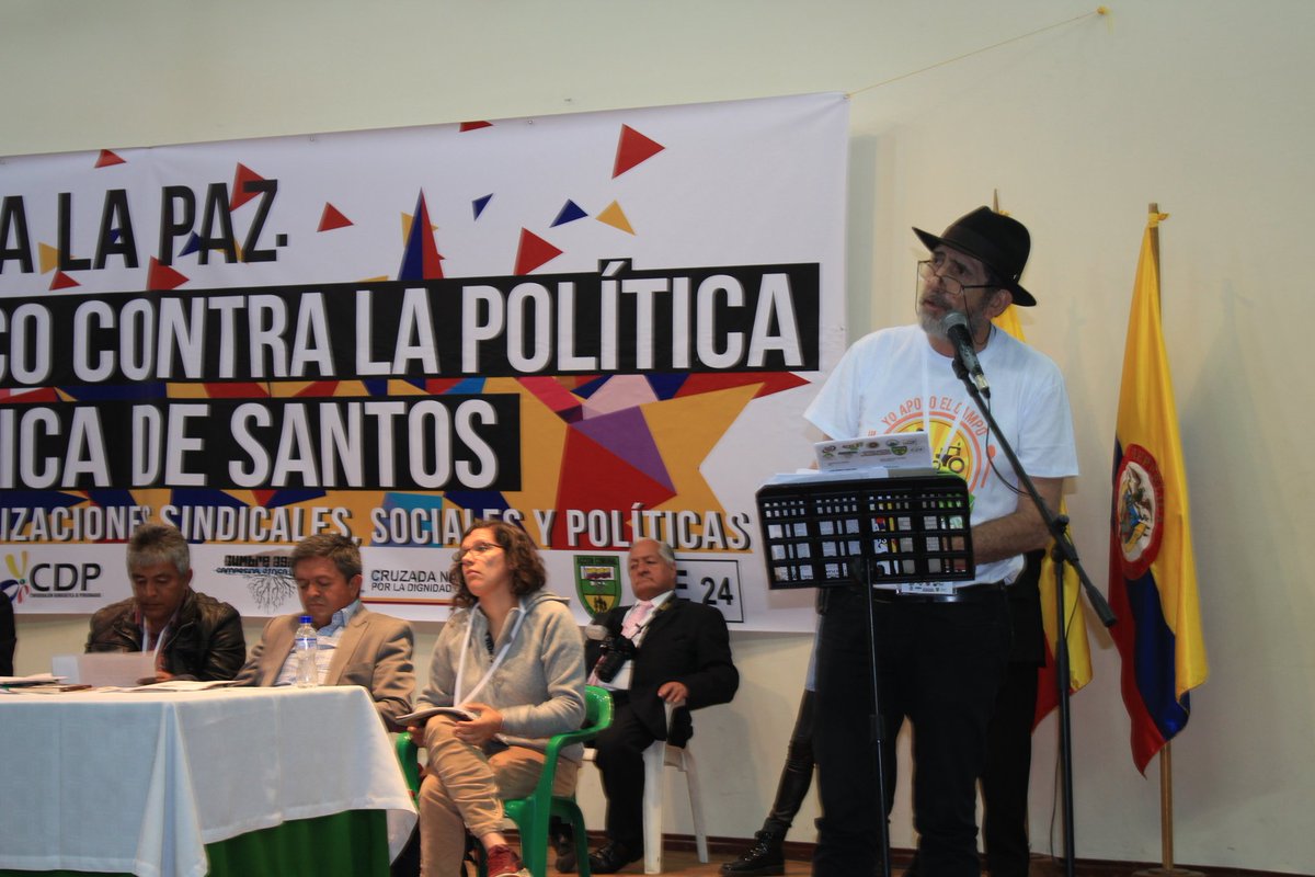 Firmeporelagro's tweet photo. . @OGutierrez101 y @Dignidad_Agro en Encuentro Nacional Sindical, Social y Político, invitan a firmar el Referendo! https://t.co/BXq1vQLPfb