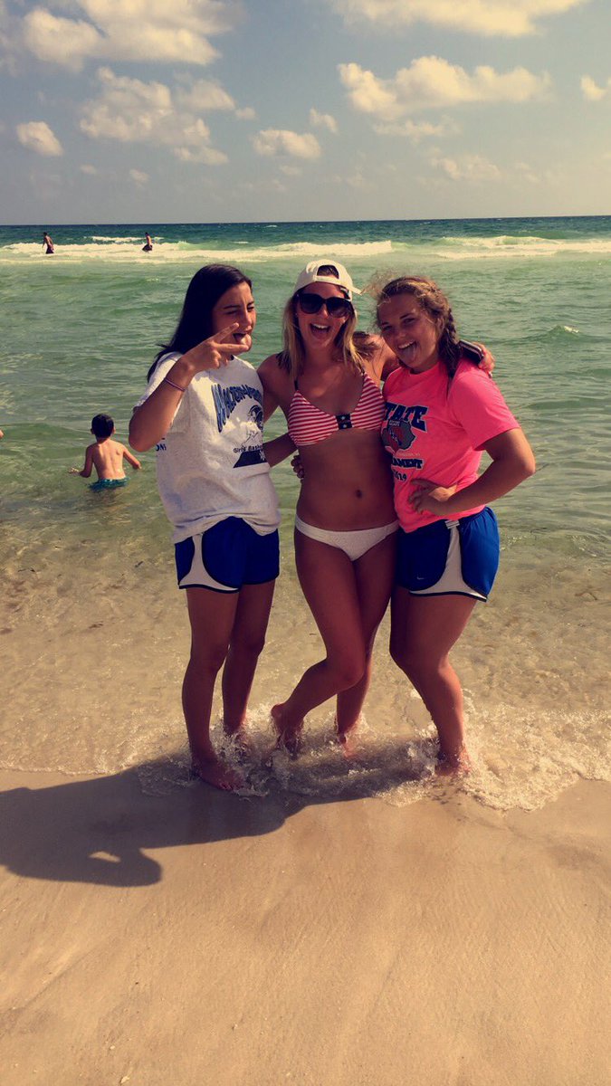 katiertownsend's tweet photo. we found some really cool people in panama!!!๐ https://t.co/Hd4BDpQo9K