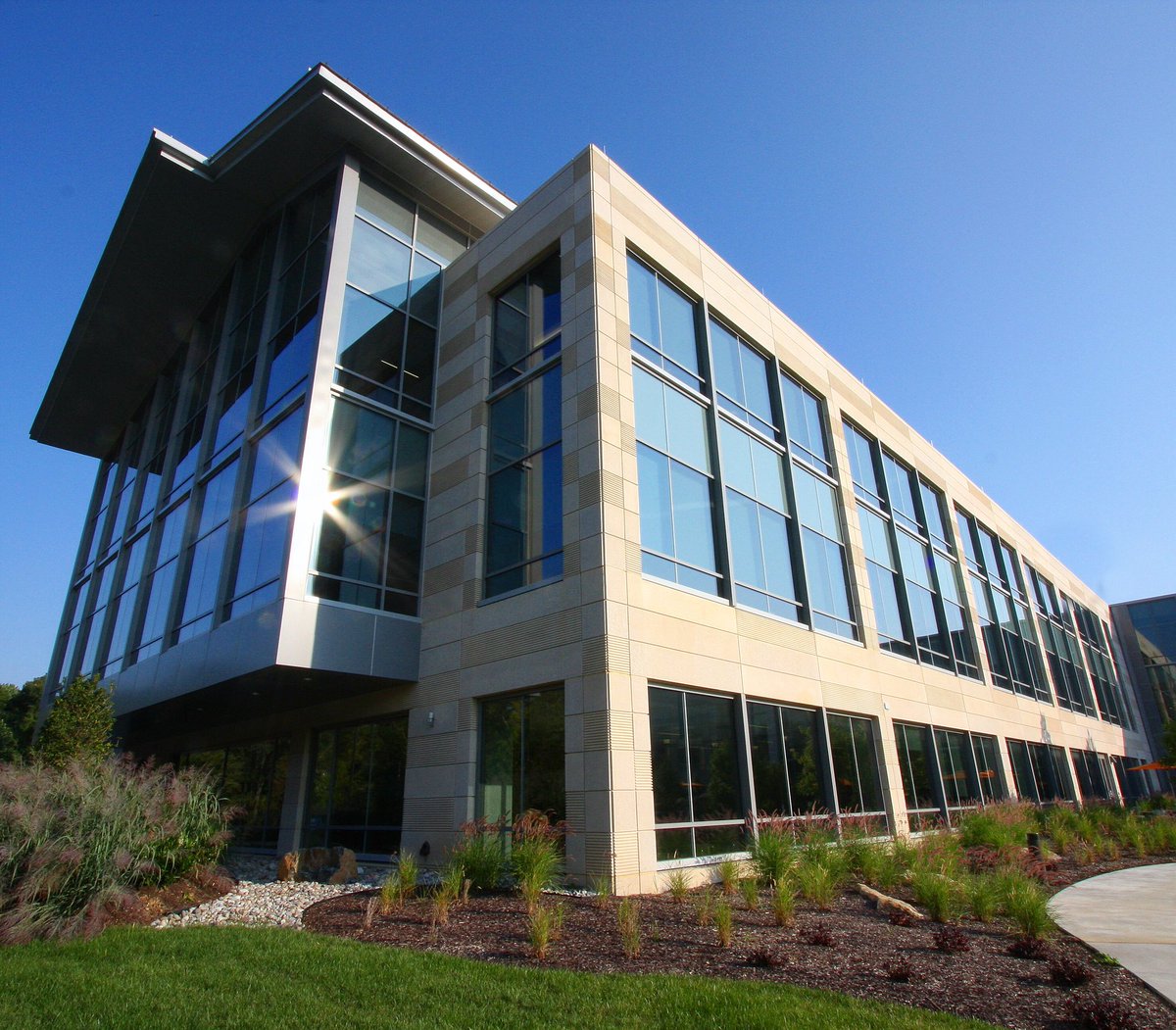 concretetweets's tweet photo. Sandblast, ribbed formliner and exposed aggregate finishes allow this building to stay resistant to heavy weather https://t.co/DhurD3jV52