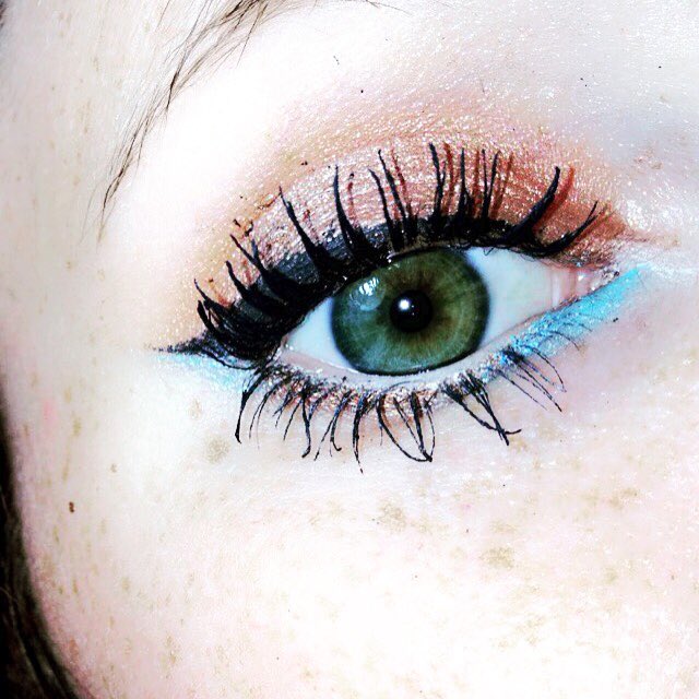 makeupbyRed's tweet photo. Just a splash of color💙🖌 #makeupbyRed https://t.co/OTPBkYrScQ