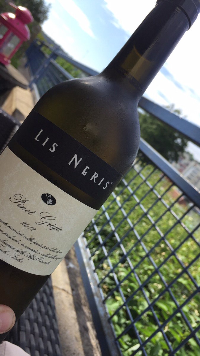 nezzerneath's tweet photo. #afterworkperks #fridayfeeling #wineoclock #LisNeris @LisNeris #bristolharbour https://t.co/eZ430noPtP