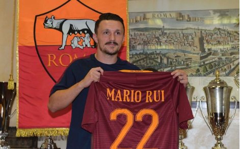 Marcatransfer's tweet photo. OFICIAL | Mario Rui firma con la Roma, el lateral llega cedido del Empoli https://t.co/MZp7yg818h #Fichajes https://t.co/529Dv3NmJO