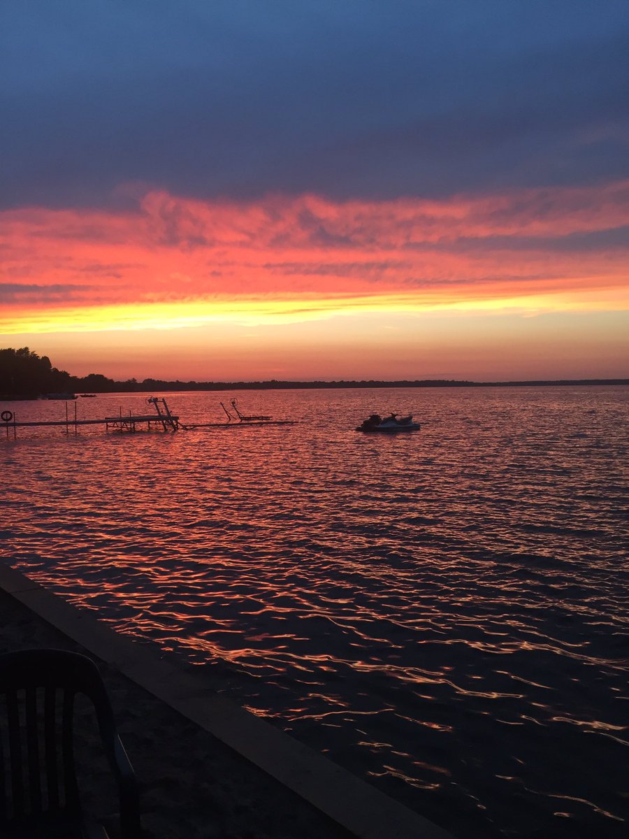CodyHFishing's tweet photo. Took a break from ripping lips to enjoy the view https://t.co/CgZFsKKwY2