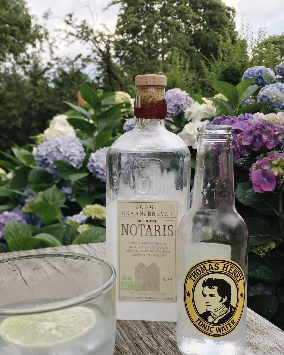 It's #GinOclock in the Netherlands <a href="/NOTARISJenever/">NOTARIS  Jenever</a> and <a href="/thomashenry_de/">Thomas Henry</a> #thomashenry have a great weekend everyone