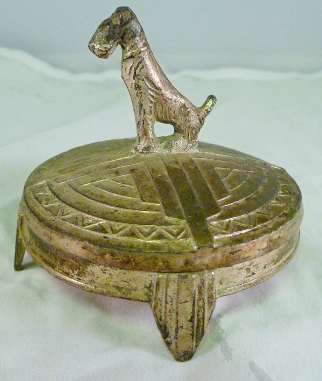 AntiqueFlaneur's tweet image. Authentic Art Deco Scottie Dog finial metal vanity box $40 ow.ly/a37e3024mCn #artdeco #vanitybox #pinbox #etsy