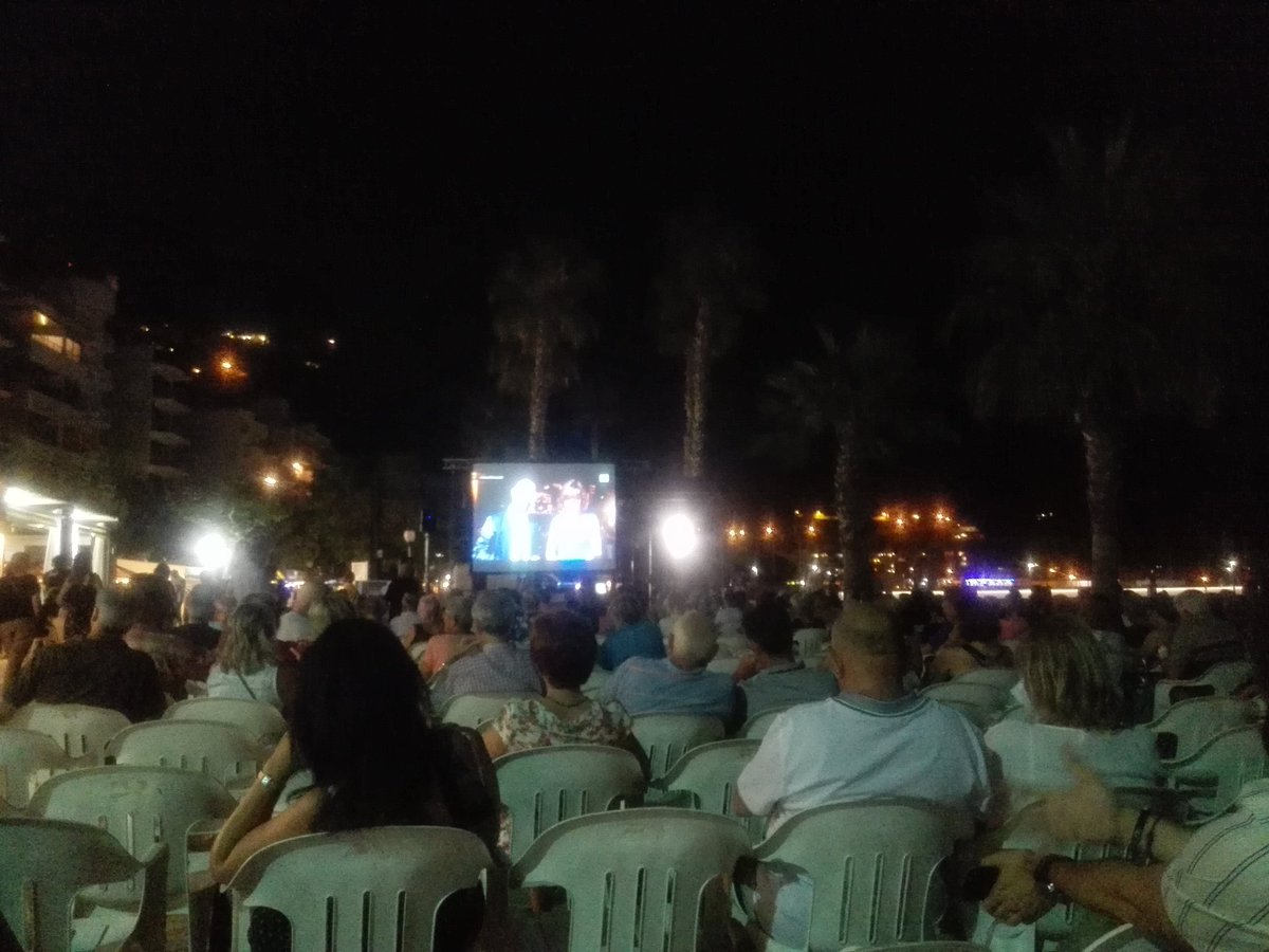 Georginadu's tweet photo. La bohème a la fresca! #LiceuALaFresca33 https://t.co/qR1PevoqBz