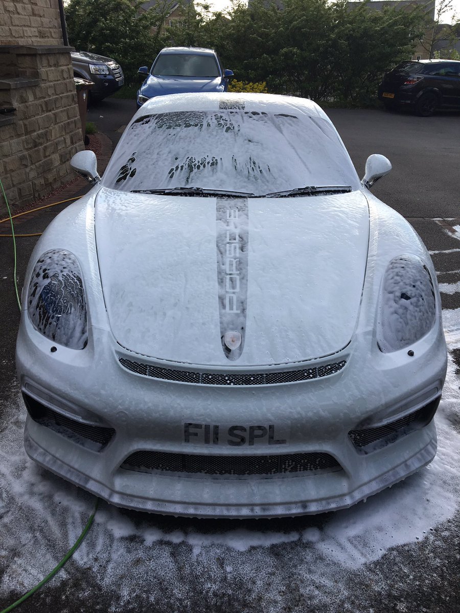DaveBtweet's tweet photo. Getting Ready for Oulton park tomorrow #driveitcleanit #SCD https://t.co/fLhxe7E4l2