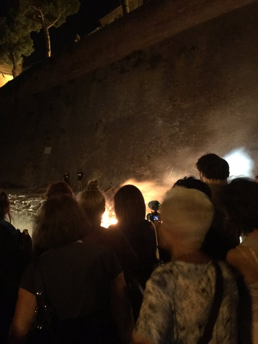 gba_mm's tweet photo. Lumen Il Festival @SANTARCANGELO_F si accende ricordando Sandra #santa16 https://t.co/mAnLsQx4E0