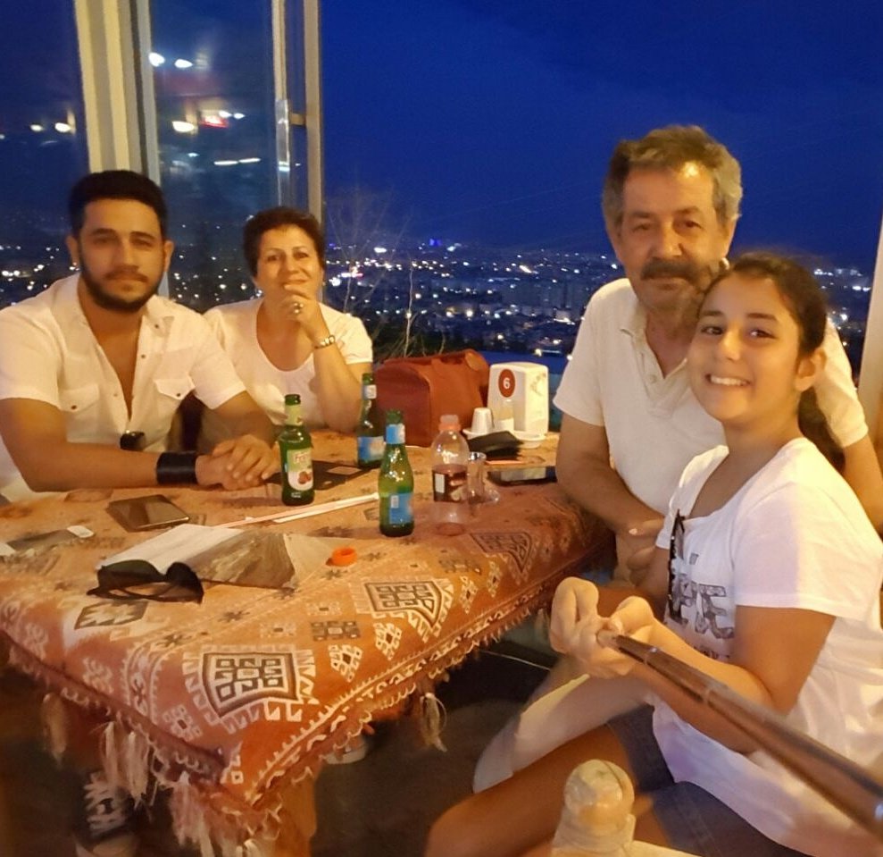 NeseAltinova's tweet photo. #Rengarenk#Bu Aksam bizde rengarenk takıldık #Antalya  #tatil #Mazıdağıgeziterası #eğlence #ay ışığı #benceyaz #aşk https://t.co/OFm0hJDQUk