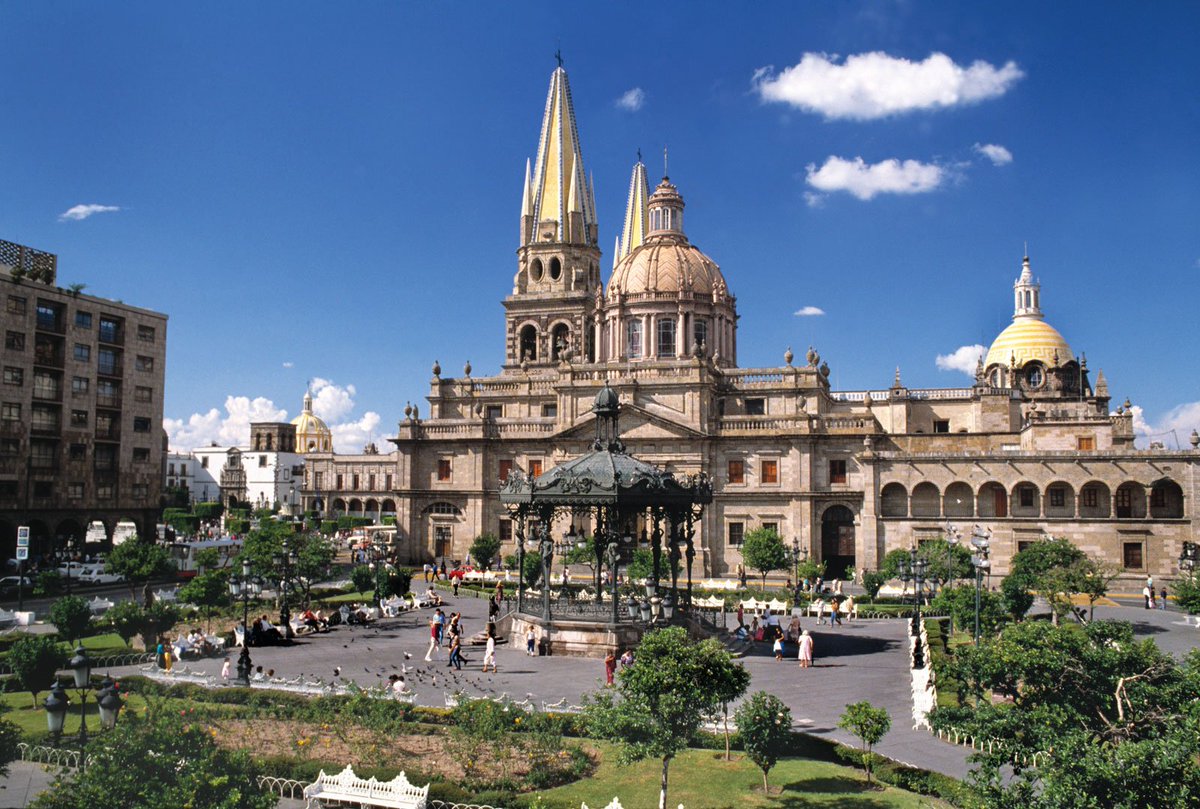 RevistaVivaMex's tweet photo. ¡Tan bella Guadalajara! recorrido con @cherrychriss para @travelmxcom #Jalisco #GDL https://t.co/azmla8lkw9 https://t.co/cCD4QfvH8Z