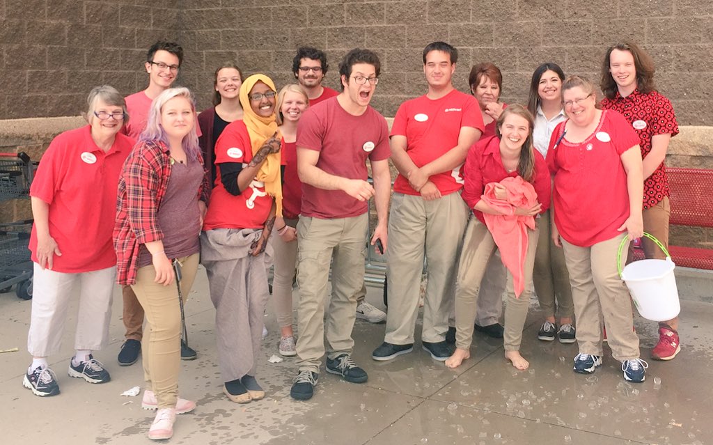 Lucky to work with this team everyday! #RedcardRally #G199rockinreds #TenninetyVIBE <a href="/jennife25013526/">jennifer mayer</a> <a href="/Adam_Reiter/">Arbitrum Now</a>