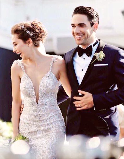 YldzAsude's tweet photo. Fark var mı 😍😟 #NeslihanKadirWedding 🎈⛵️ https://t.co/3xp0YFjVLR