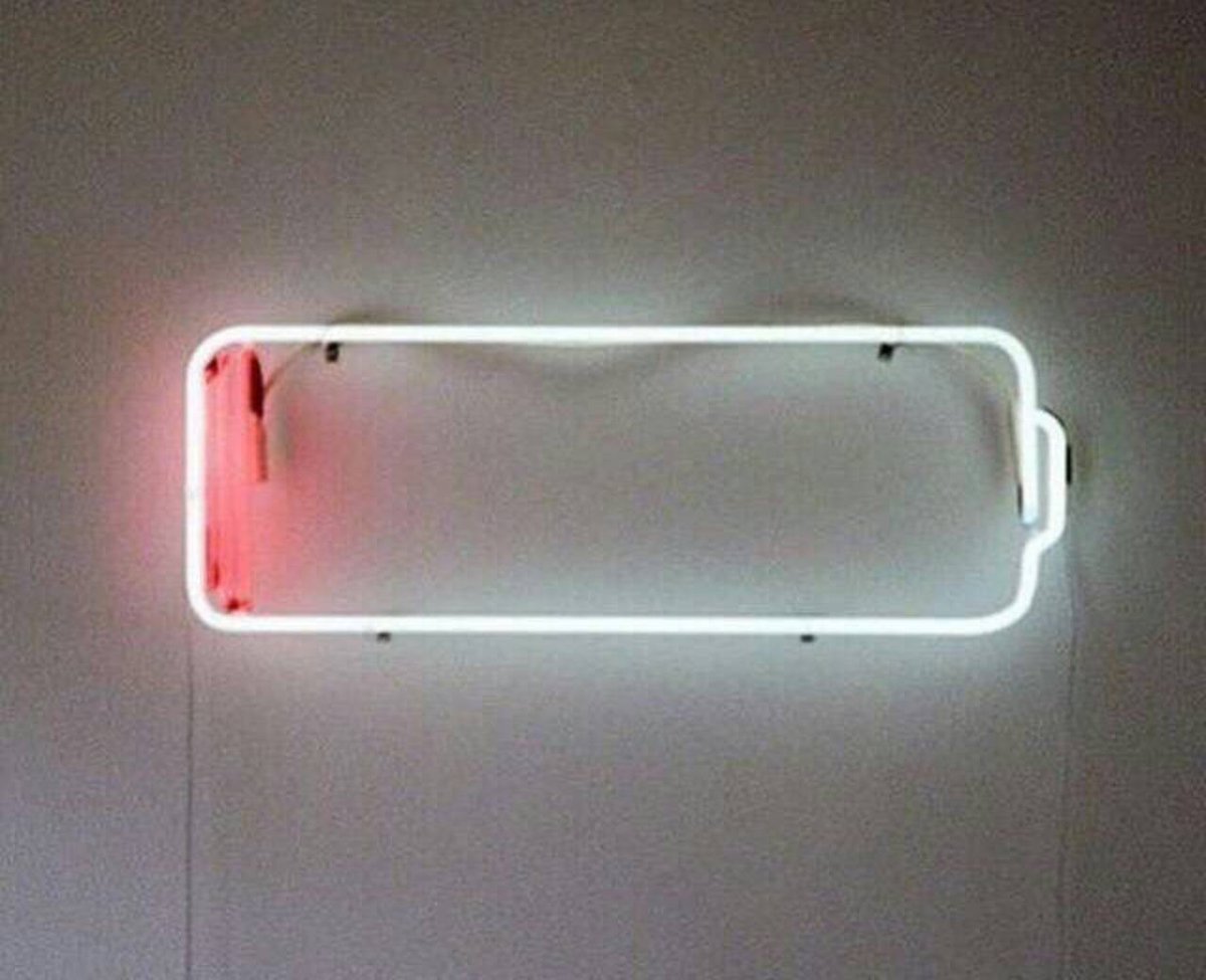 พลังงานชีวิตของกูตอนนี้แม่งจะหมดล่ะ จะเติมให้เต็มได้ก็คงต้องใช้กำลังใจจากคนสำคัญ และอะไรก็ได้ที่ทำให้เรามีความสุขอ่ะ