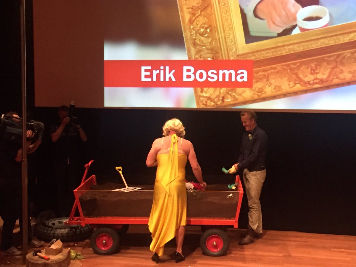 PeterHutten's tweet photo. Er is zeker genoeg #touchofyellow op jubilarissenfeest @VanWijnenGroep @DeLawei in #Drachten https://t.co/RNWR8xqbgK