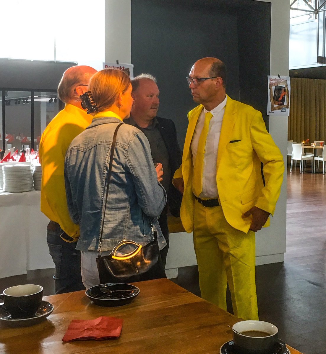 PeterHutten's tweet photo. Er is zeker genoeg #touchofyellow op jubilarissenfeest @VanWijnenGroep @DeLawei in #Drachten https://t.co/RNWR8xqbgK