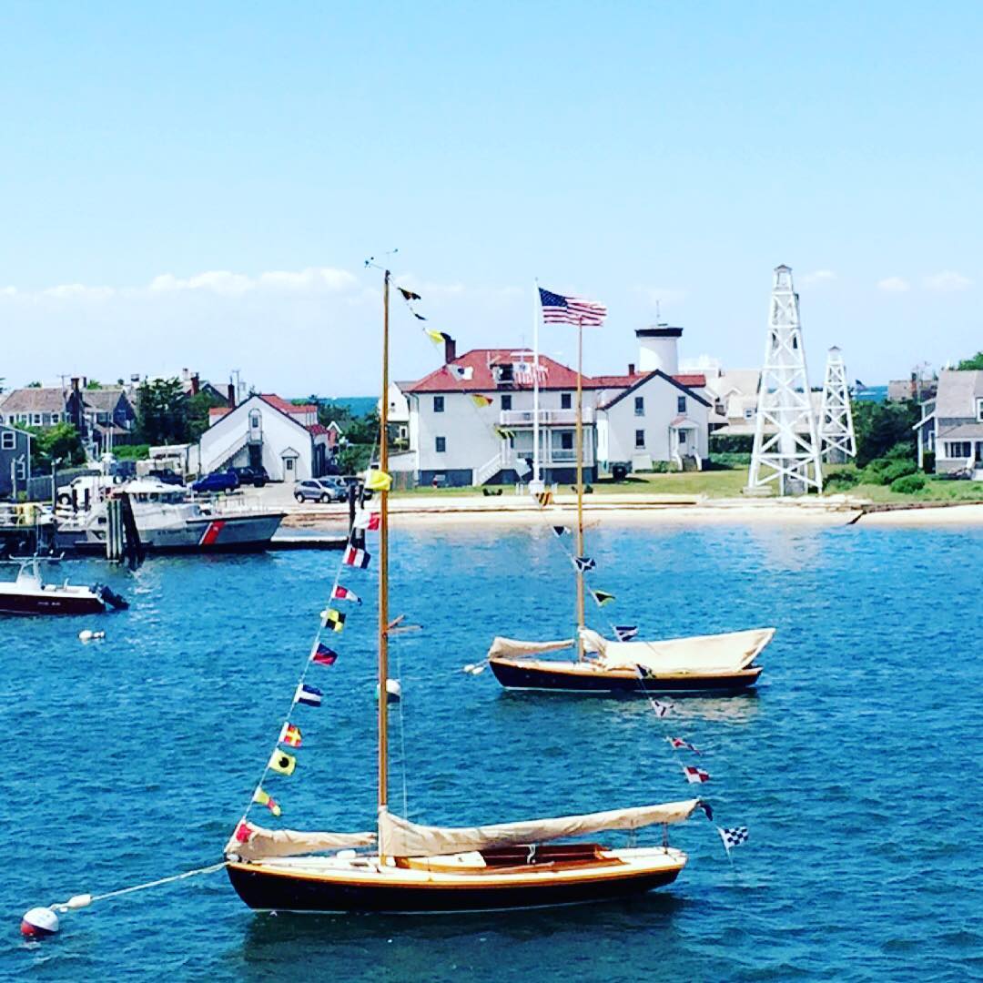 aceandivy's tweet photo. Nautical Flags + American Flags 🙌🏼🇺🇸⚓️⛵️ #preppy #nantucket #monograms 📷: @sarahhershko https://t.co/dANKzDab7C