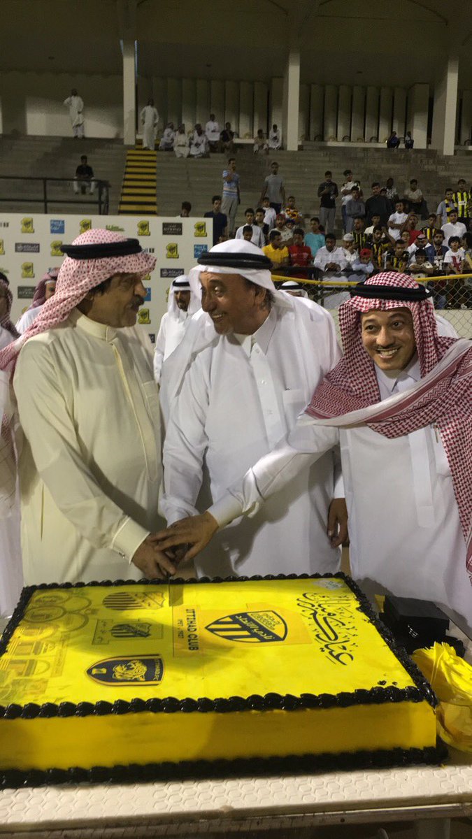 alaa_saeed88's tweet photo. صورة .. من تقطيع رئيس #الاتحاد (( احمد مسعود )) كيكة العيد بحضور عضو الشرف " طلعت اللامي " و " طلعت زارع " https://t.co/zRvROV9ZLl