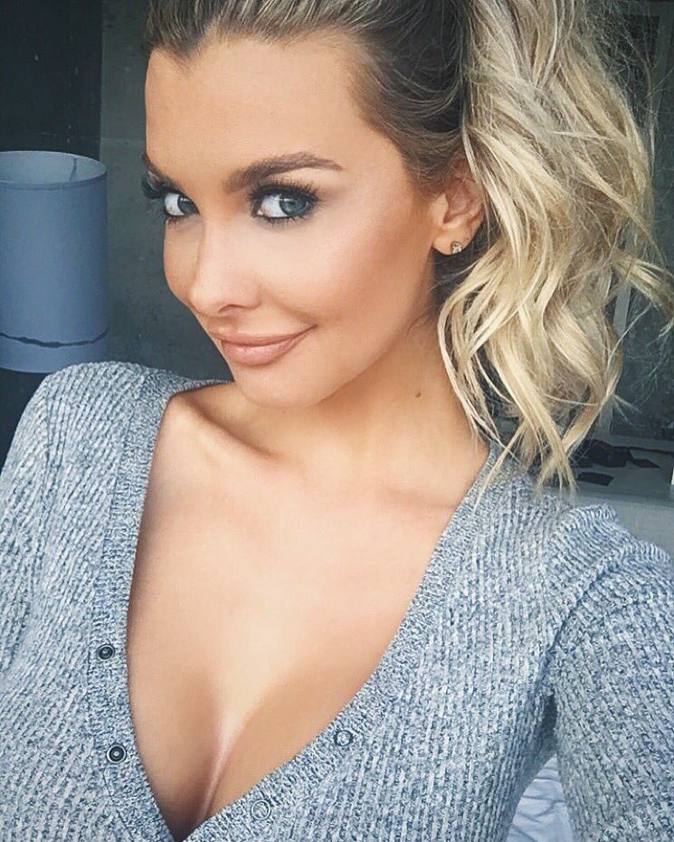 CleavagePros's tweet photo. @tweetemilysears Haha... true!  But then you brighten it all up with a smile ;) https://t.co/ha6Tk449n6