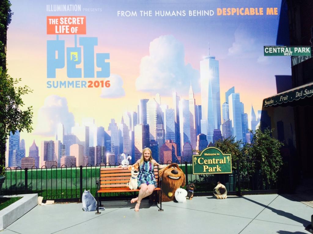 UniStudios's tweet photo. Join us in the park for a photo op inspired by #TheSecretLifeOfPets, in theaters today! https://t.co/SHEQkQjXrt