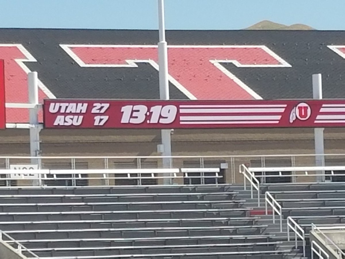 msargent88's tweet photo. New NEZ ribbon lighting will include score and clock, as the NE and NW corner scoreboards will now be video boards https://t.co/nCIIdbCjji