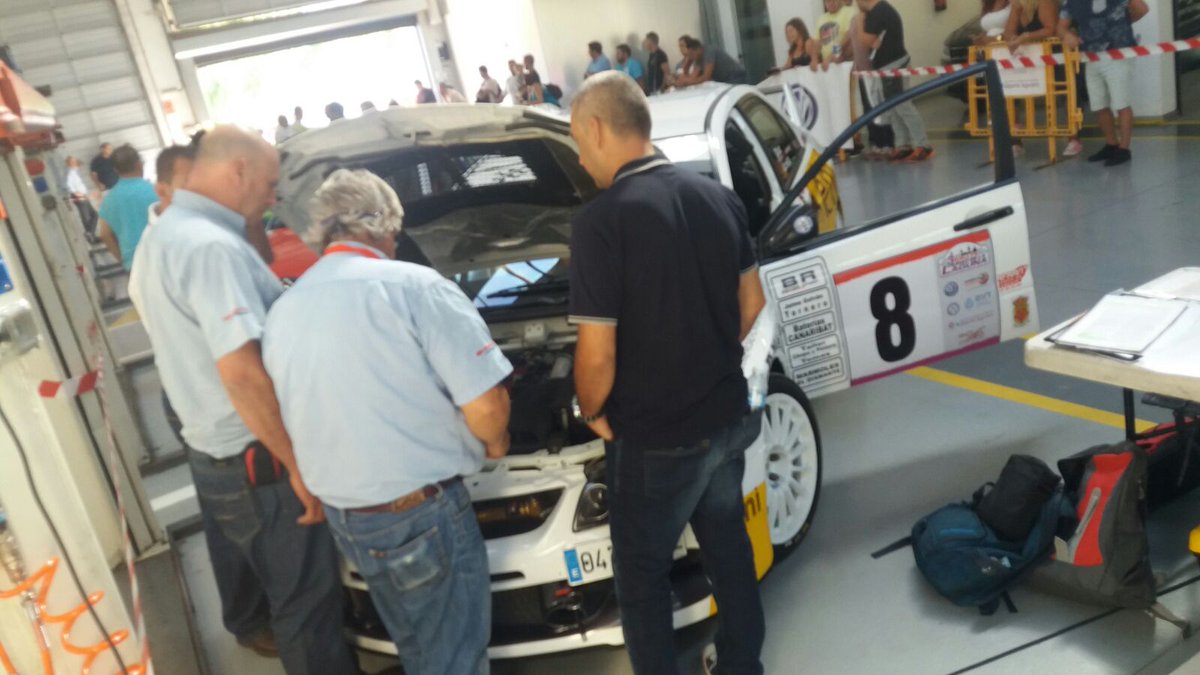 motorcanario's tweet photo. Verificaciones técnicas del #RallyeLaLaguna 2016 #Tenerife en @vwcanarias https://t.co/gQWNLGM42L
