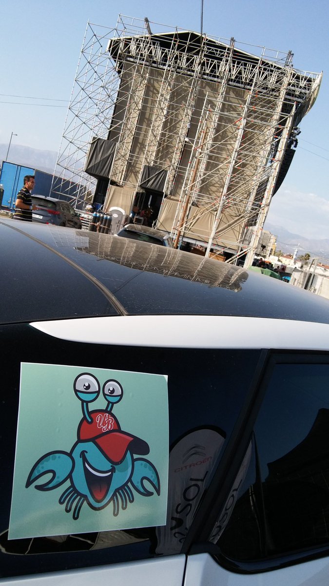 CitroenAusol's tweet photo. Viernes de @weekendbeachfes #Citroën Ausol, transporte oficial del #Weekendbeach #weekendbeach2016 #festival https://t.co/yvJPvj8s0E