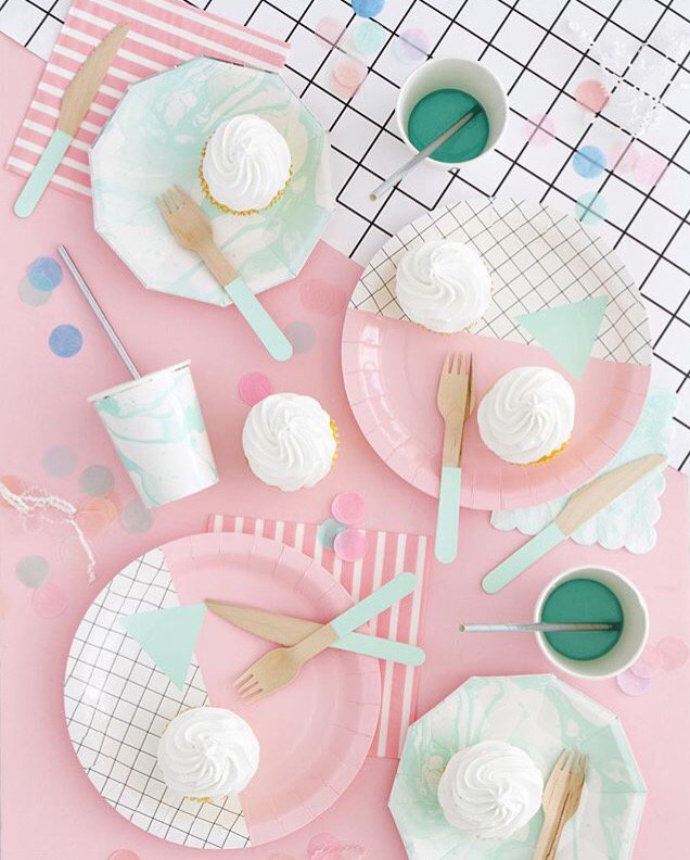 @ohhappydaypartyshop clearly gets our kind of party. It’s Friday! Go eat all the cupcakes! 💖✨🍥 #luckyfeatherparty