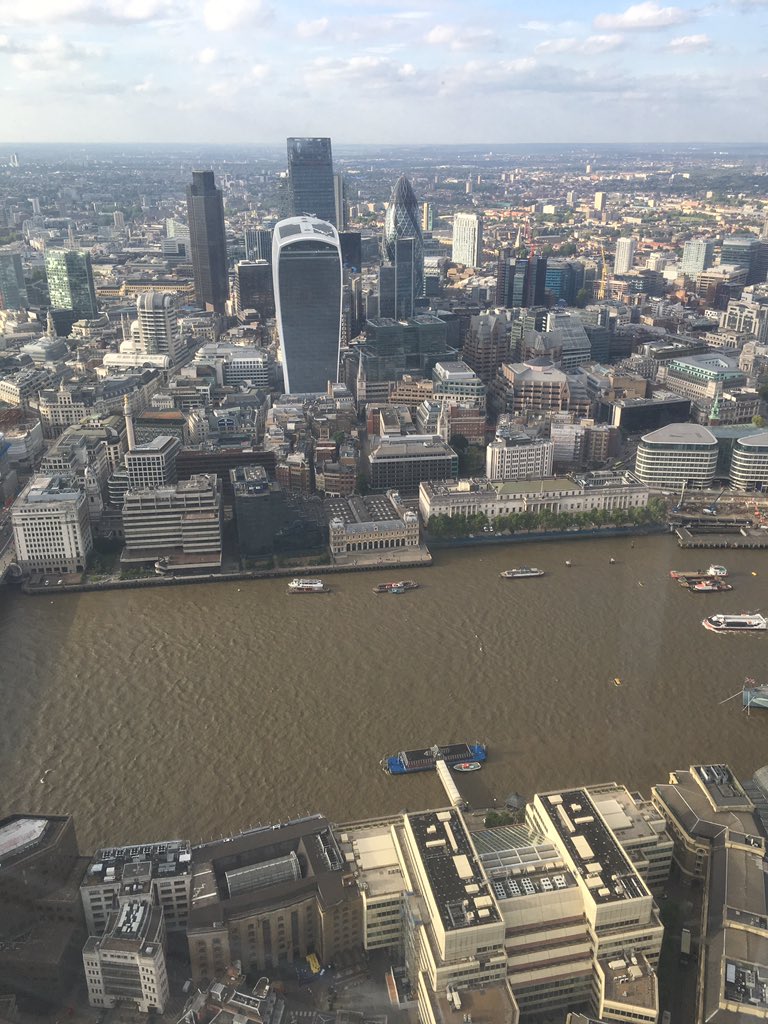 CaitlinR90's tweet photo. May seem inappropriate but @KarenRedfern2 @Gailee99 would approve of my view having a wee #68thfloor #wee #view https://t.co/6gG1i9ME7p
