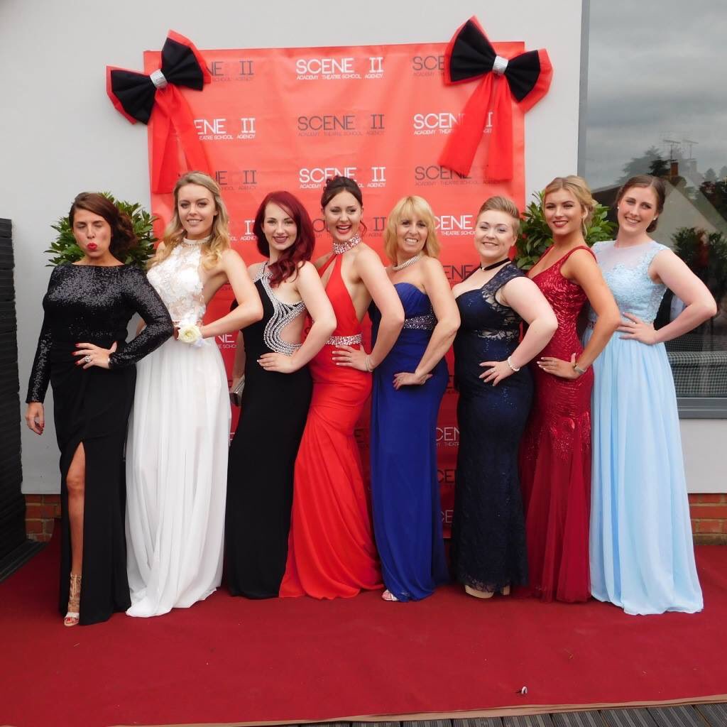 DaisyWiltshire's tweet photo. Can't believe I've graduated https://t.co/rnoW15RHkO