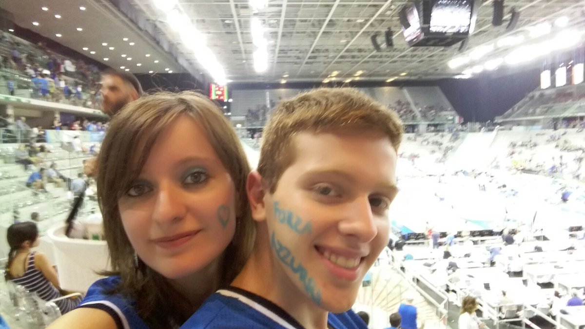 MarialauraD90's tweet photo. Gli azzurri sono pronti, noi anche!!! ;-P prendiamoci la finale! #Azzurridentro #RoadToRio #Italbasket https://t.co/KnqLiyaO4o