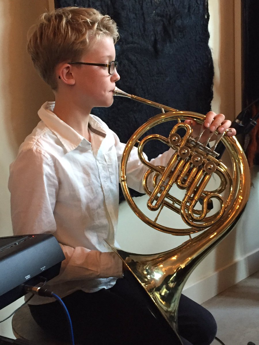 RotaryHarlingen's tweet photo. De volgende voorstelling kwam van Teake Hiemstra op gitaar en Vincent van der Pol op hoorn. https://t.co/C61l9G9AcP