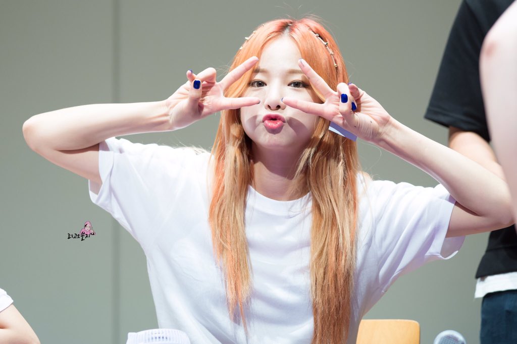 mulherebonitas's tweet photo. solji https://t.co/bX1q8CxBfk