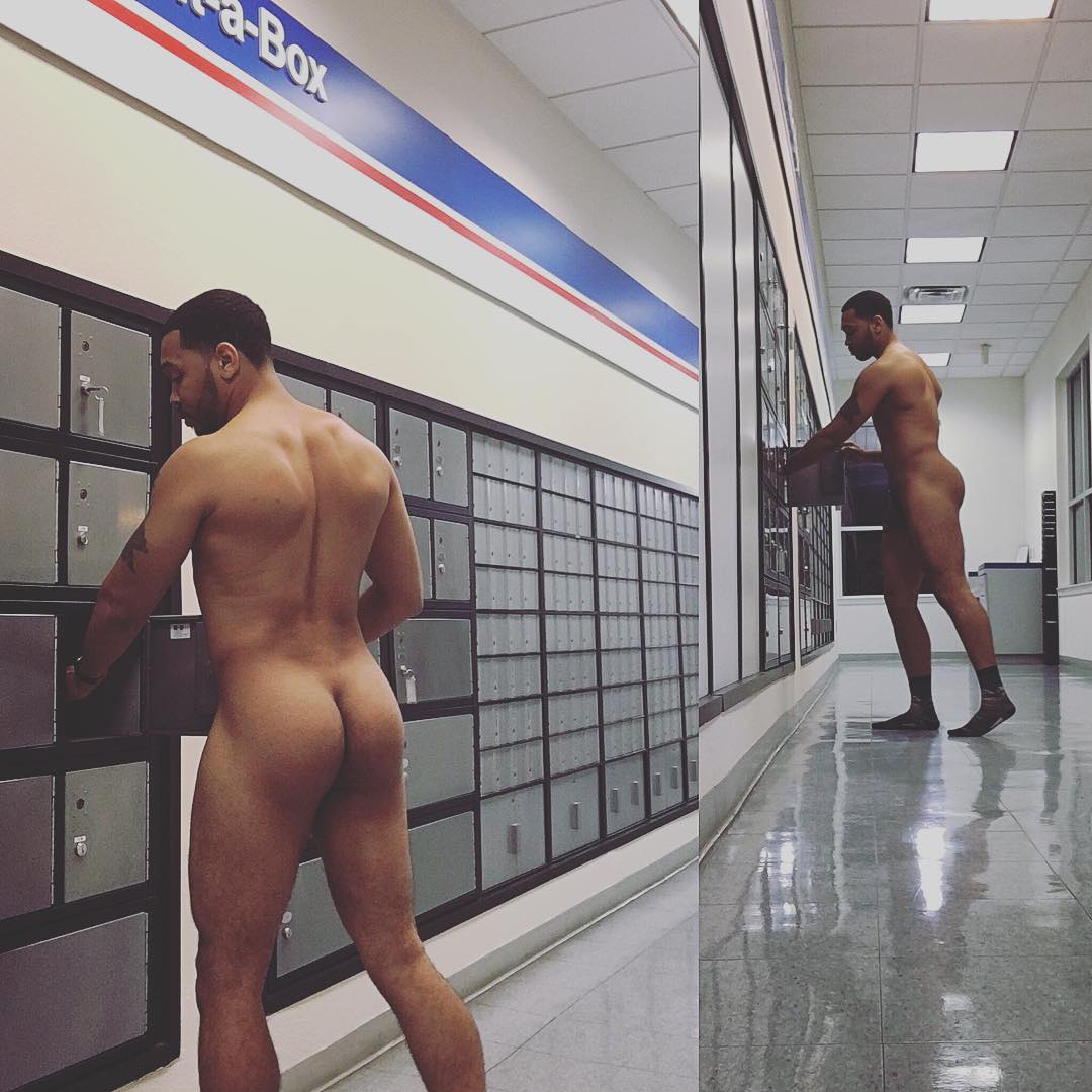 JCBFan69 on X: This Naked Black Muscle-Hunk is My Kind of Guy! I Desire  Muscle-Men with Big Butts Who Love Being ButtAssNaked 247  t.co0vrcqhwy7N  X