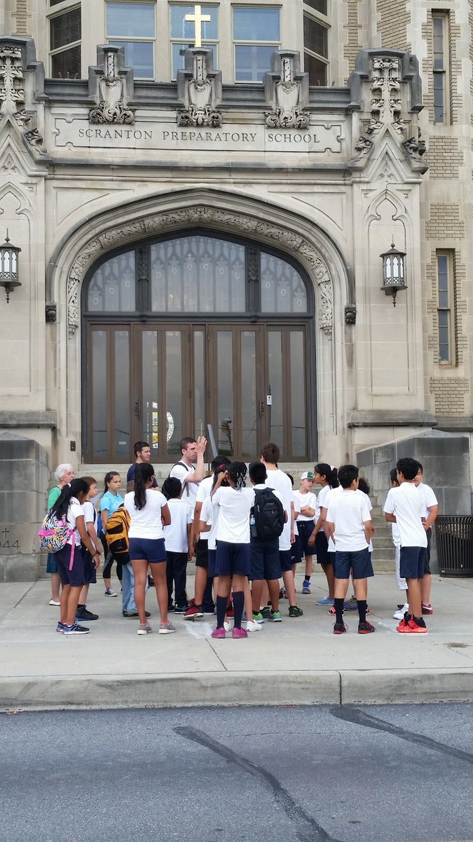 scrantonprep's tweet image. Prep welcomes NativityMiguel School students on campus today for an art and theatre workshop.  #ScrantonPrep