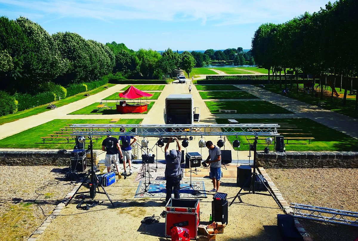 purpulseband's tweet photo. It's gonna be a very nice show tonight... :3
#purpulse #redmoonwavetour #live #rock #powertrio #garden #stage https://t.co/HZsiK6p5sU