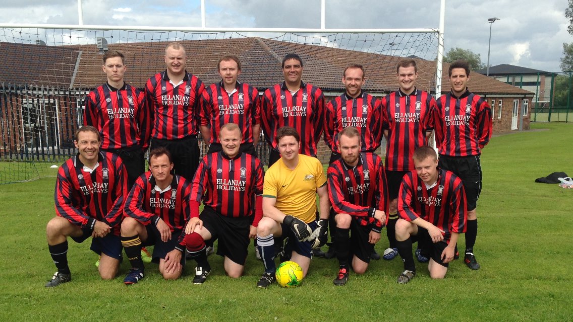 HawkleyHallPE's tweet photo. The Hawkley Hall Staff Football! โฝ๏ธ #TeamHawkley
#SmithIsOnFire๐ฅ https://t.co/dj79uv3Kpp