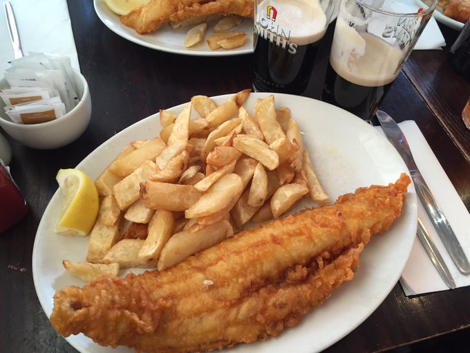 First meal in London. Fuck yes. https://t.co/oqcZIG3VOL<a href="/tag/trainselfie"class="tags"><span>#trainselfie</span></a>