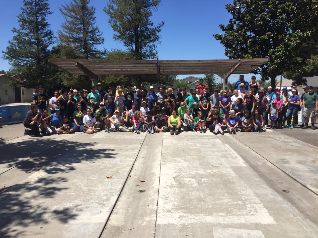 SSPStockton's tweet photo. Today SSP volunteers joined with Reinvent South Stockton for a beautification day! #SSPstockton https://t.co/rlDPo2yDqo