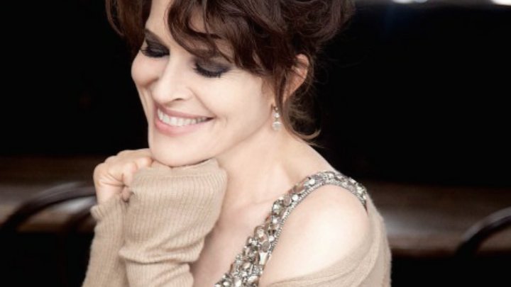 xmerylstreepx's tweet image. {F}

Felicity Jones
Fanny Ardant
Frances Conroy
Felicity Huffman