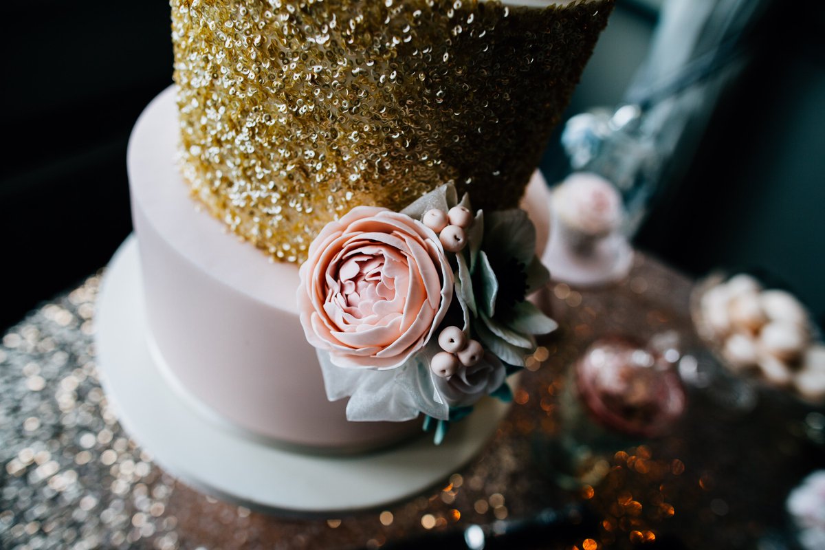 PuddingBridge's tweet photo. Have a super-sparkly weekend everyone. Here's a dazzling cake to put you in a good mood! #SequinsForever https://t.co/trJ1FETfgE