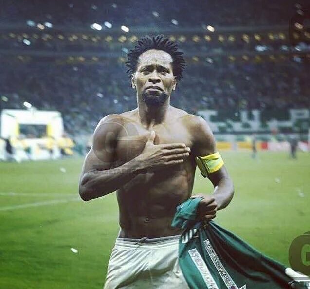 3bdullah62's tweet photo. لاعب منتخب البرازيل السابق "زي روبرتو" وصل عمره لـ42 سنة وما زال يلعب ولياقته عالية

الآن هو قائد نادي "بالميراس" https://t.co/aCTSI6u4zi