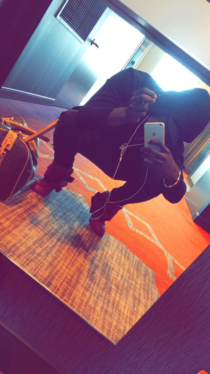 iAmConnn's tweet photo. Proud to say that I'll be signing w/ Capitol Records this year😩❤️ https://t.co/9WQl1qlL0z