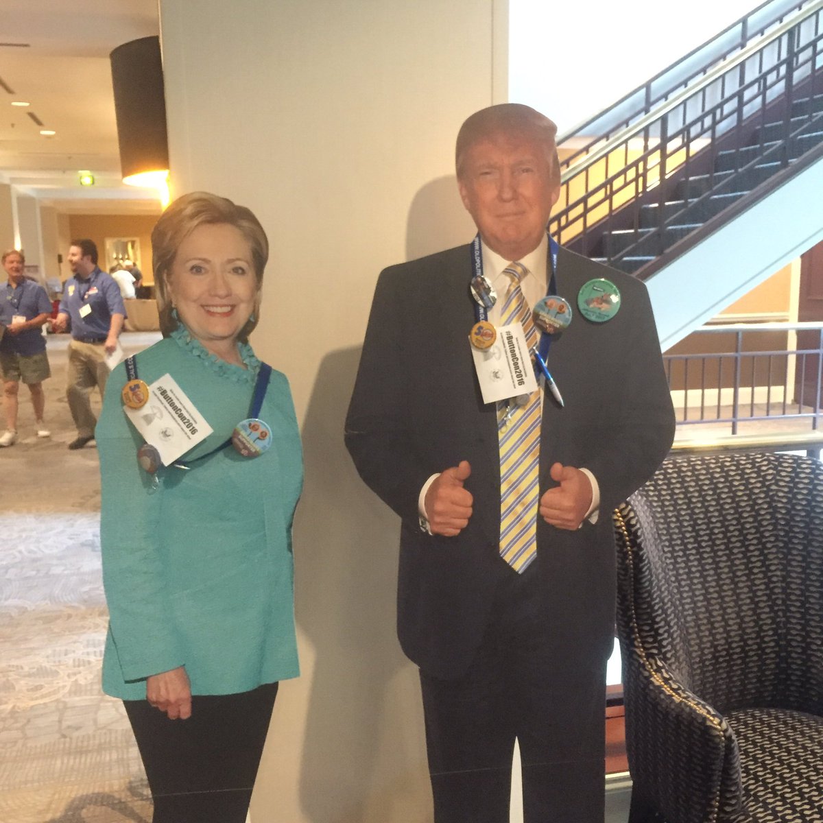 HistoryTickets's tweet image. .@APIC_USA Look who came to the Harrisburg national to get some good deals! #ButtonCon2016 #Bipartisan