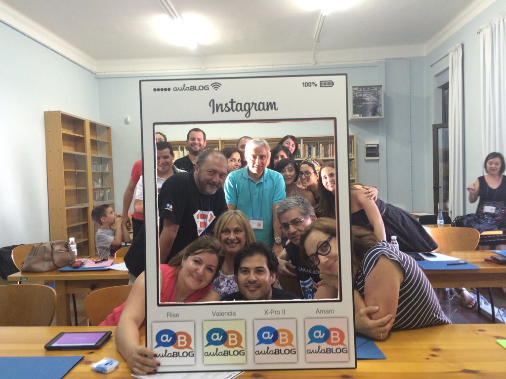 jmonteo's tweet photo. Gente que comparte, gente que aprende. Taller #FlippedClassroom con @cpoyatos en #AulaBLOG16 https://t.co/D9Cxk88uXj
