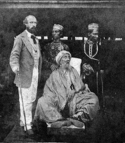 mssmK900's tweet photo. صورة نادرة لآخر حكام الهند المسلمين، بهادر شاه ظفر (ت 1862م)
قدم البريطانيون غدائه
فلمارفع الغطاء وجد رؤوس ابنائه https://t.co/8MMzzXByo8