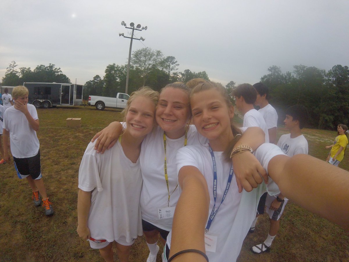 ellenconleyy's tweet photo. This was the best week ever #onecamp2016 @gabixortega https://t.co/rzVCUn7iSe