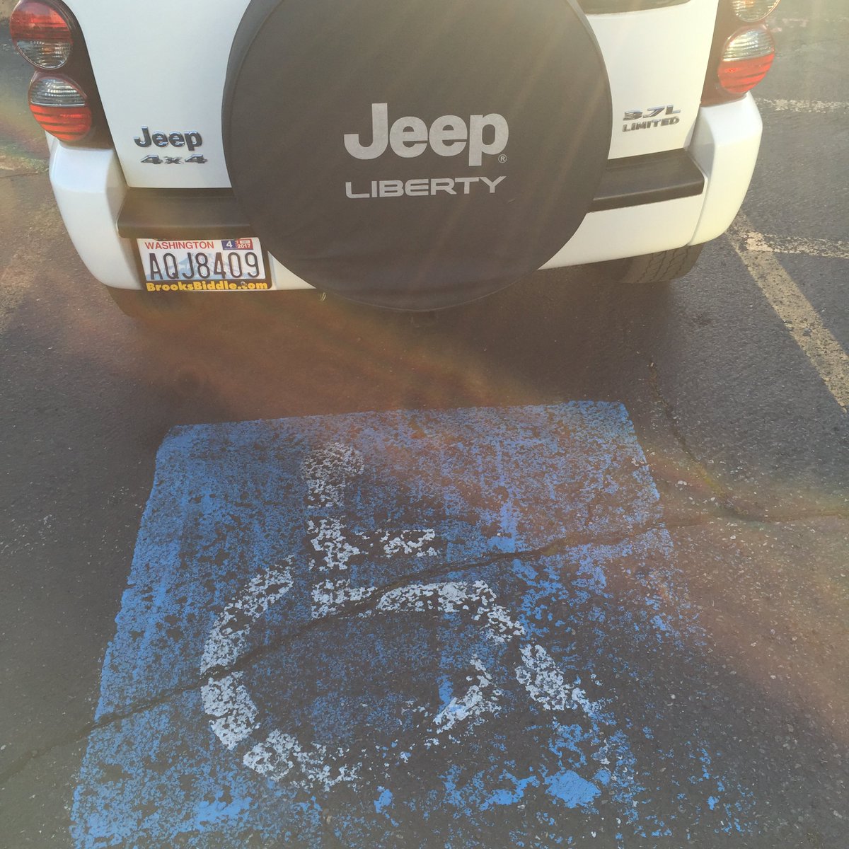 SeattleDisabled's tweet photo. WA AQJ8409
42nd Ave SW &amp; California Ave SW
@westseattleblog @SeattlePD 
#helpdisabled #SEAHCviolator https://t.co/7Vep2MMAeY