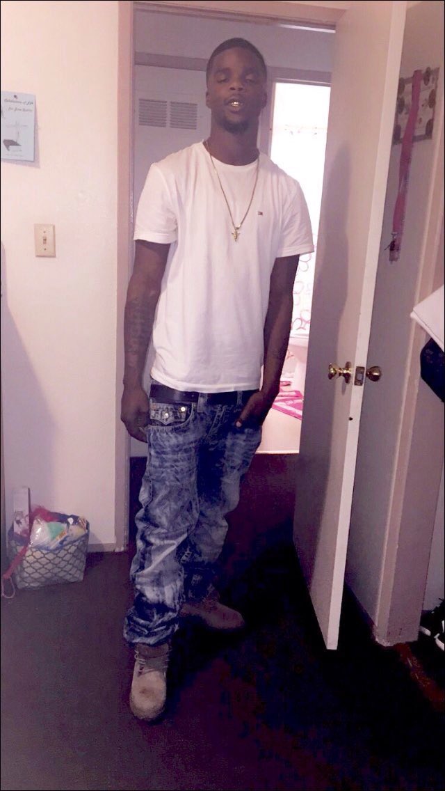 1KooleySanchez's tweet photo. #LongLiveGoomp #TuneWorld4Eva ๐บ๐ธ.
Yet I had to bury another brother today & I'm weak rn โ๐๐ฝ
#LongLiveAP #PeezyLand https://t.co/VLohX9h8cW